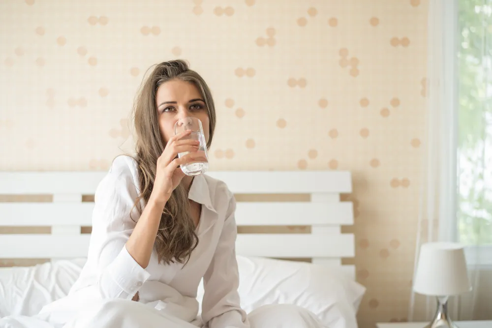Sabah Aç Karnına Su İçmenin Faydalı mı? Artıları ve Eksileri